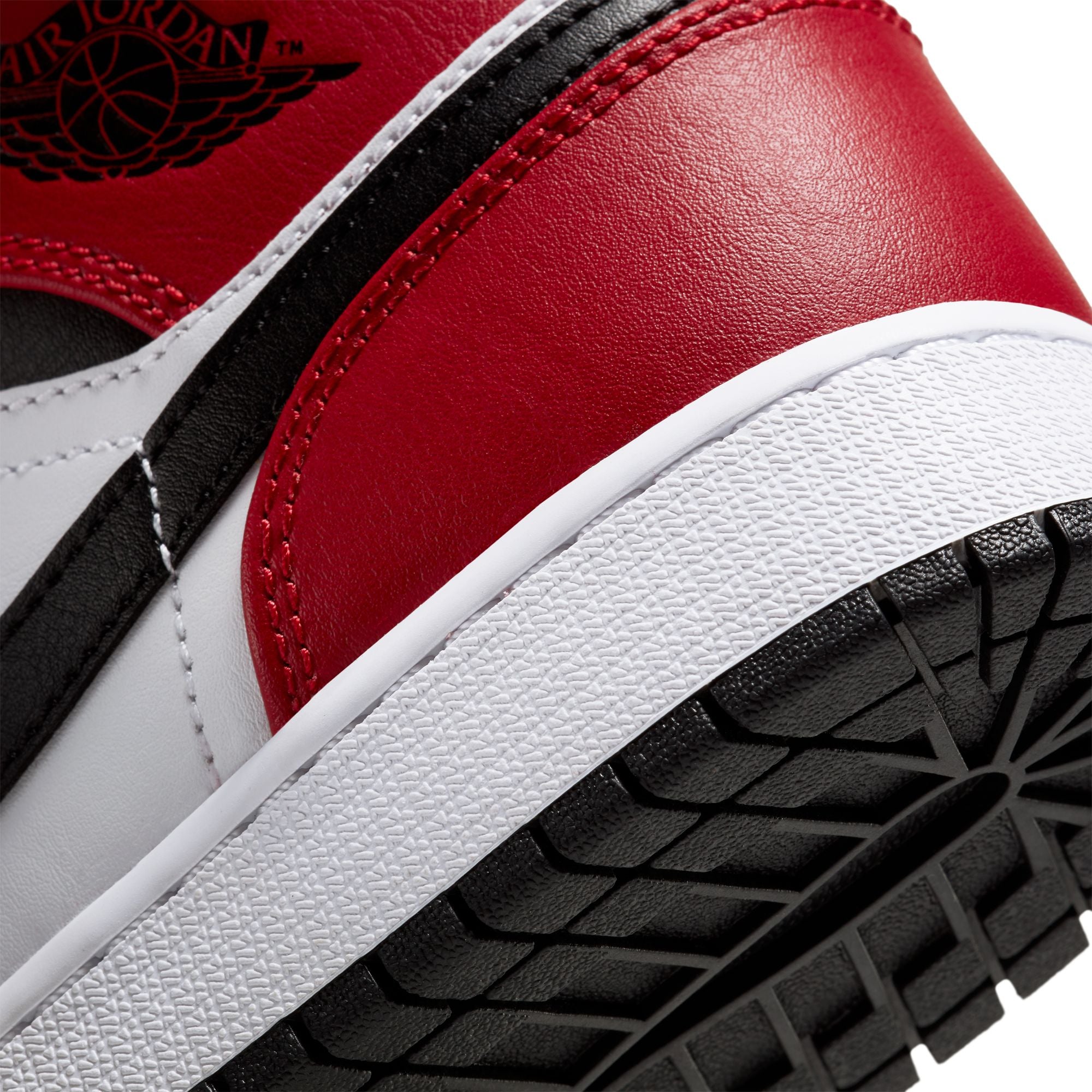 Youth Jordan 1 Mid 'Chicago Toe'